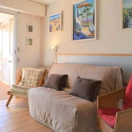 Le Rousset Apartment *